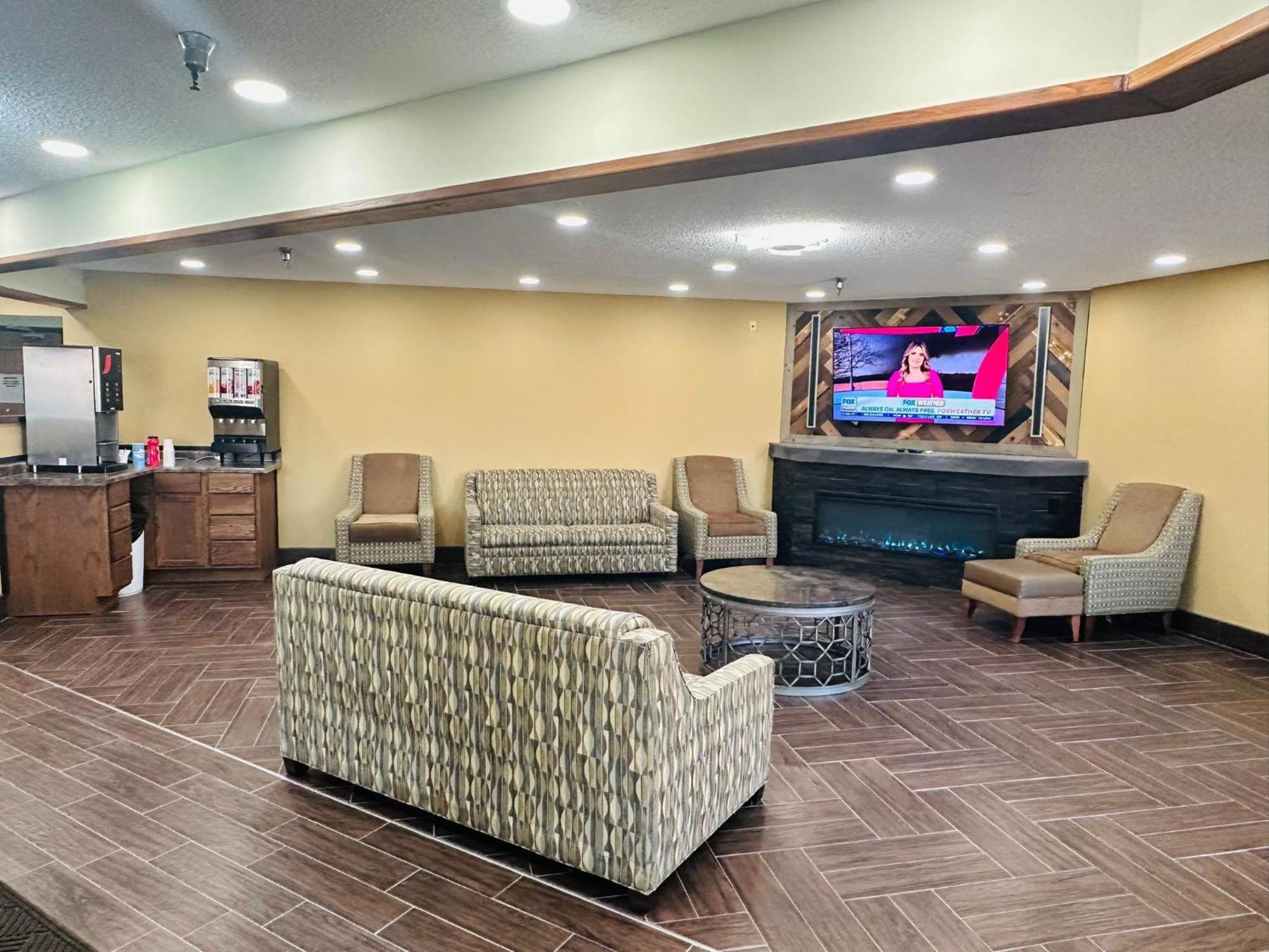 Studio 7 On Main West Fargo Экстерьер фото